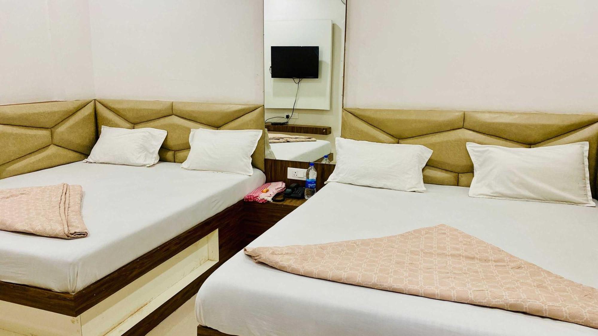 Hotel Gayatri Palace Godarpura Esterno foto