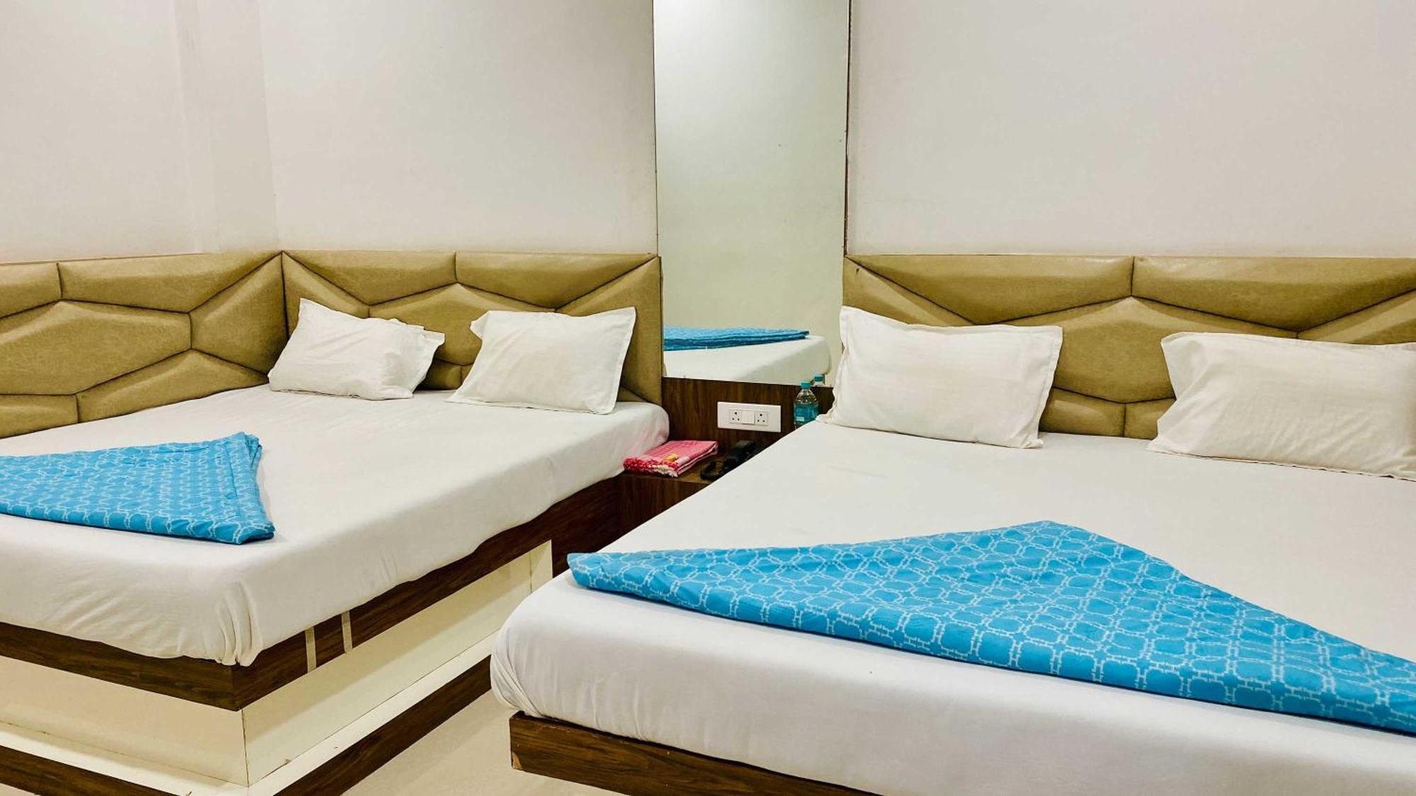 Hotel Gayatri Palace Godarpura Esterno foto