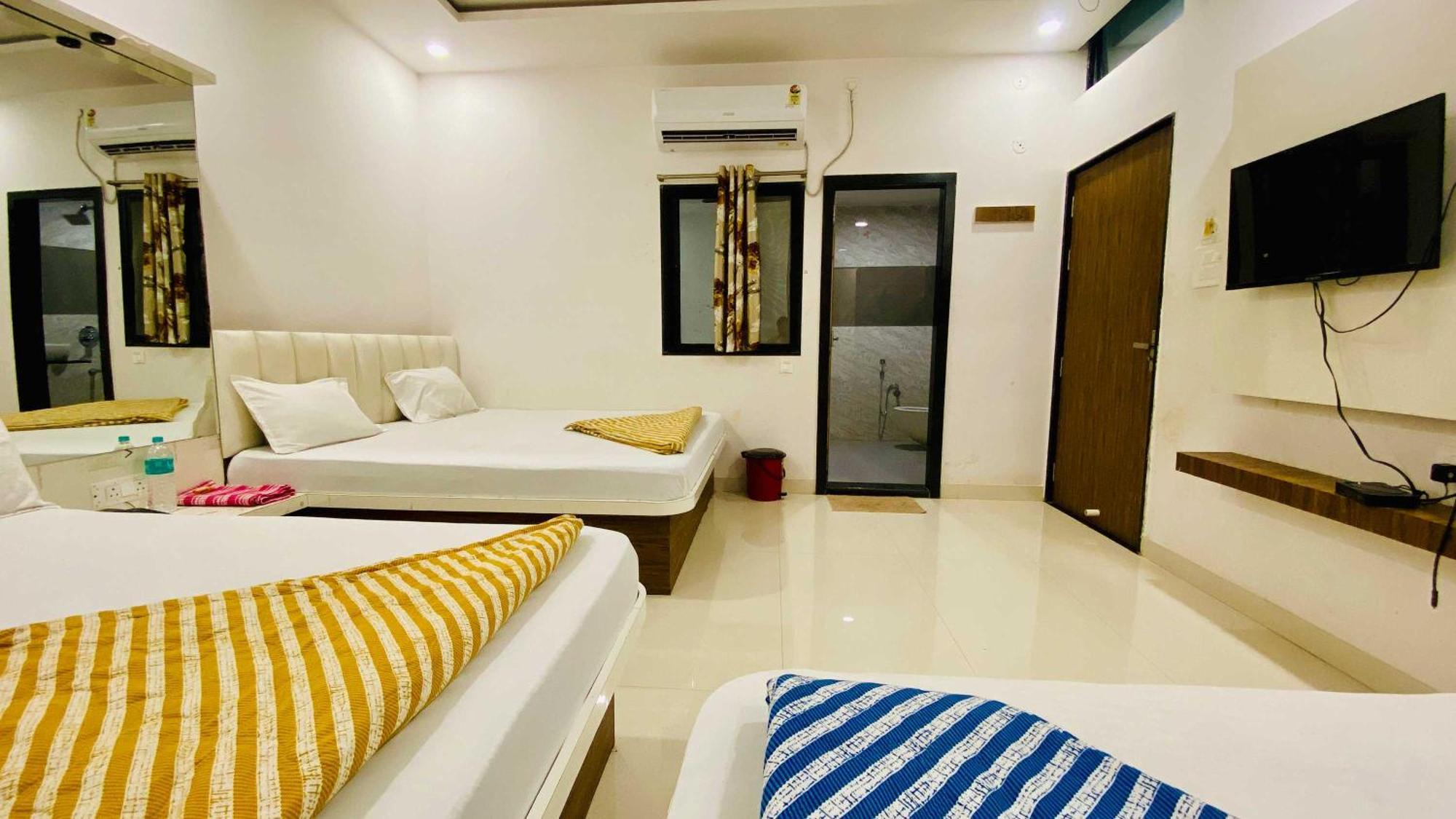 Hotel Gayatri Palace Godarpura Esterno foto