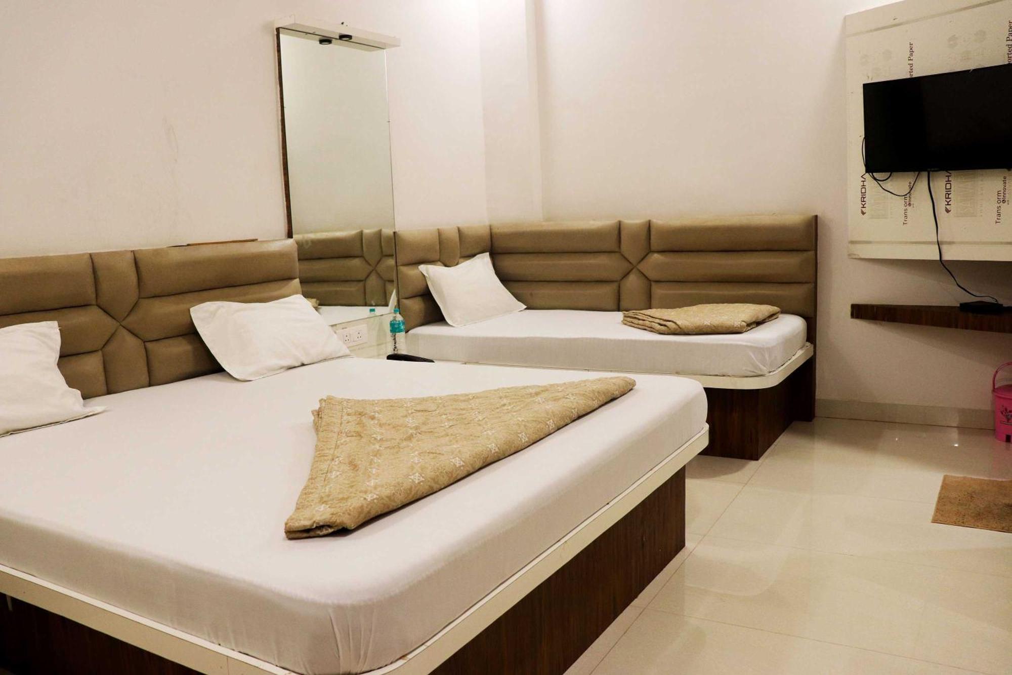 Hotel Gayatri Palace Godarpura Esterno foto