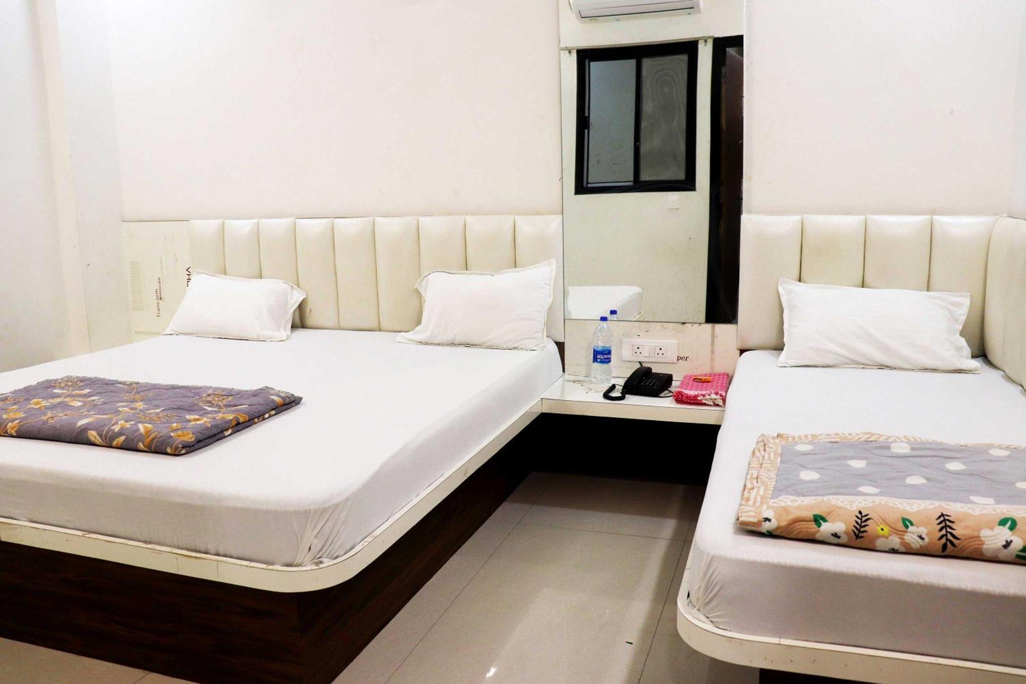 Hotel Gayatri Palace Godarpura Esterno foto